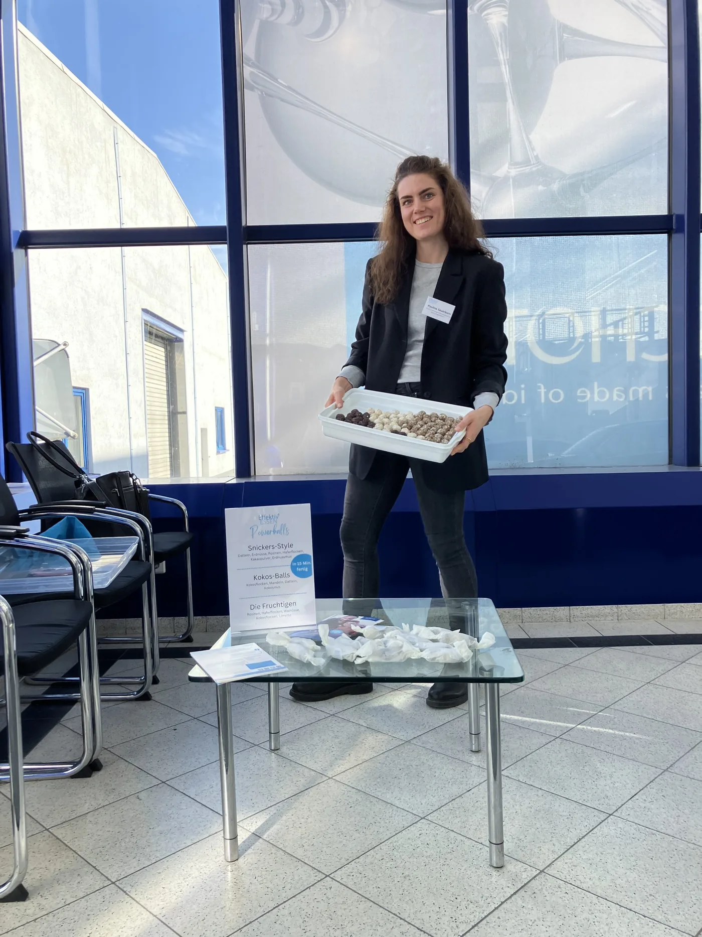 Team kocht gemeinsam beim Kochworkshop von Effektiv Essen